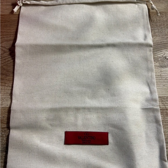 Brand New Valentino Jelly Slides. NEVER WORN! Dust bag and box! Size 37 (7) - Picture 5 of 7